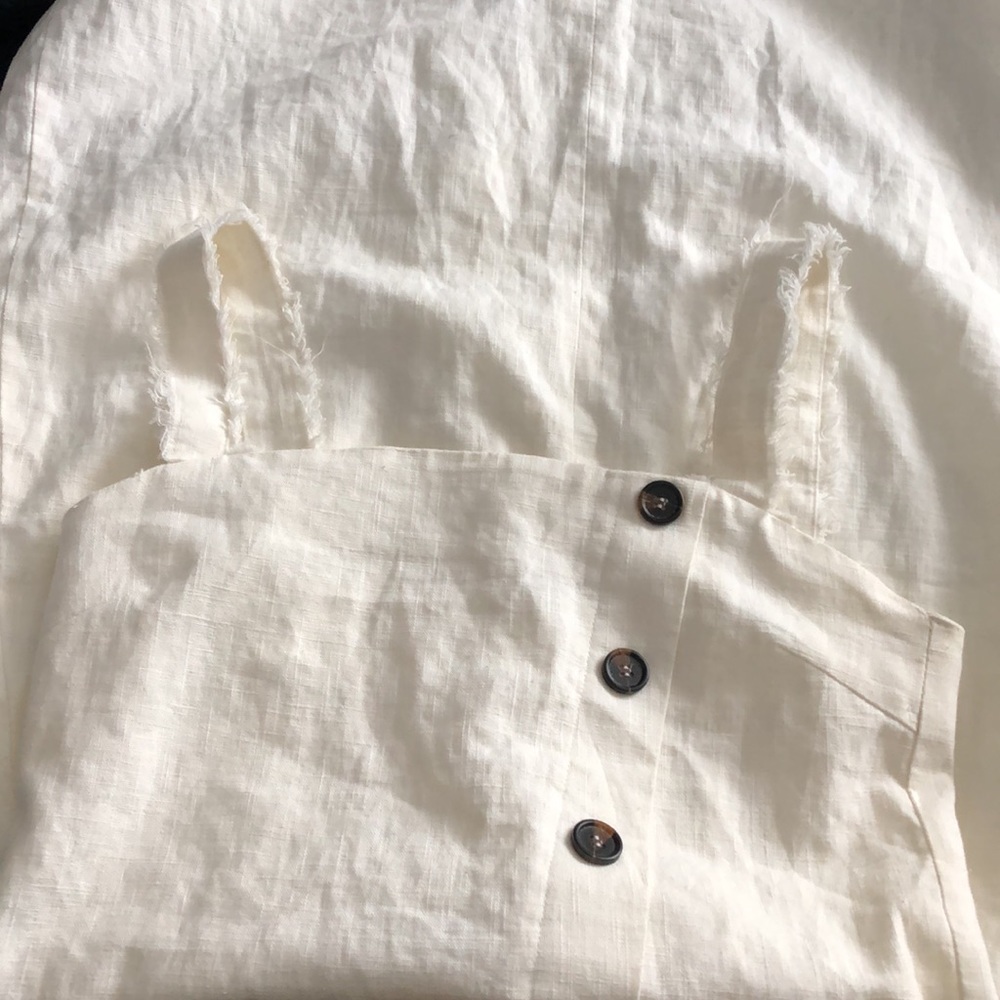 Gilli beautiful white dress. - Picture 2 of 5